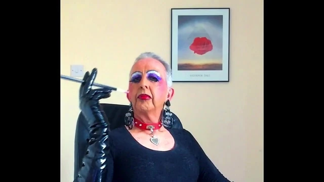 Sex bomb Ian smoking