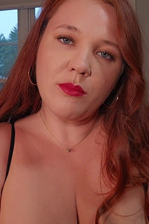 Older Sexy MILF Neighbor Wants to Be Your New Stepmommy