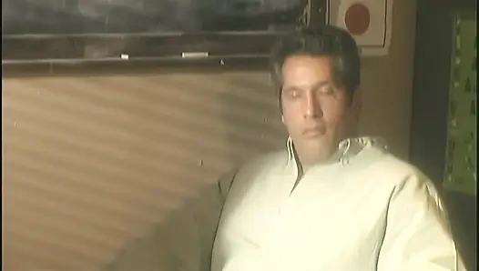 Sarışın sürtük gırtlağına kadar seviyor