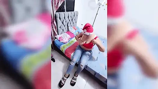 Cewek itu selingkuh dariku sepanjang minggu natal