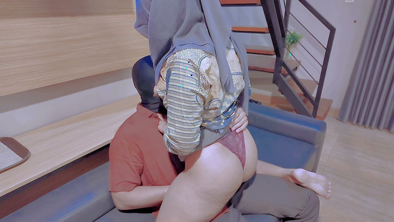 商人的妻子和一個英俊男人出軌