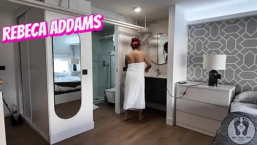 4K Handtuchfetisch, die Ecke mit Kissen und Möbeln vögeln