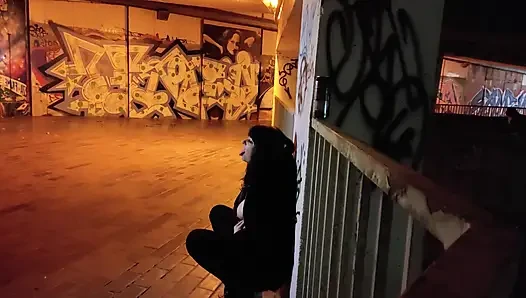 Fahişe otoparkta aşağılanmış
