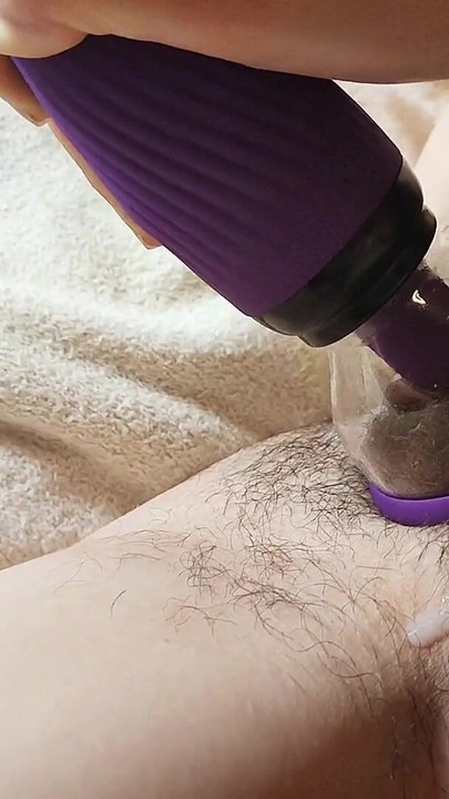 Moment époustouflant de « Pomper sous vide me rend fou, je ne peux pas m’arrêter »