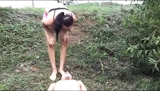 Genç domina'nın tükürme aşağılaması