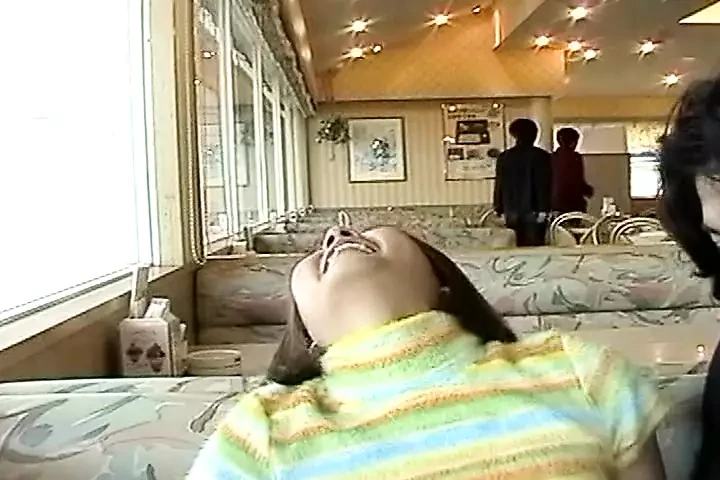 She lets him play with her pussy in restorant