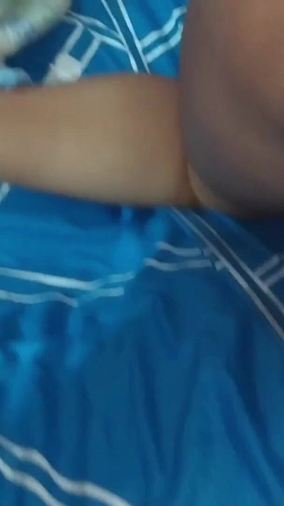 Coloco a esposa do meu amigo a cavalo, enquanto ele está no trabalho, a esposa dele vira minha vadia e eu acabo dentro da buceta suculenta dela | Clipe 2