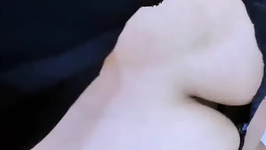 Arap güzel ateşli kolaj kız pansiyonda mastürbasyon yapıyor ve fışkırtarak orgazm oluyor!