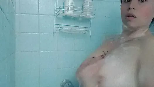 Banyo yapıyor