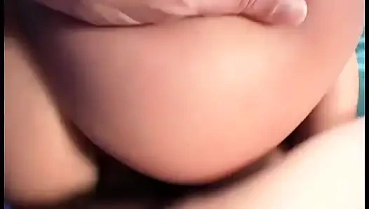 Retro, klobiges und hübsches küken mit riesigen titten bekommt sperma