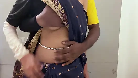 Tamilische Sari-Tution-Lehrerin im klassenzimmer