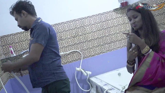 INDIAN DESI BHABI HARDCORE FUCK WITH PLUMBER AT BATHROOM