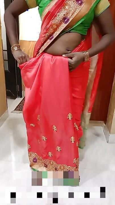 Une femme desi tamoule sombre séduit un étalon en sous-vêtements rouges - jeu de tétons, le cocu regarde ! Indianhotwifex