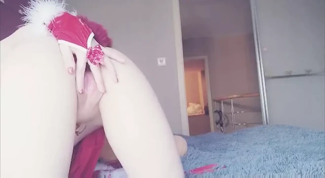 Aisan school girl likes to cos and live her pink pussy for s