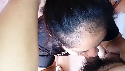 Ich wollte diesen riesigen schwanz wirklich tief in meine kehle bringen