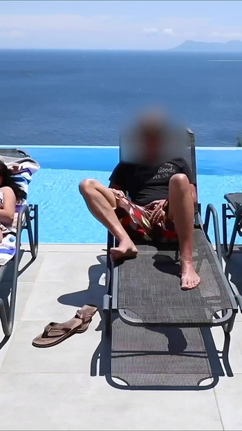 सार्वजनिक! होटल के पूल में चुदाई!