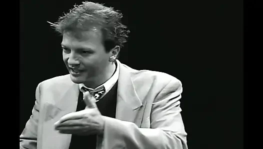 Стонущая сучка скачет на жестком хуе