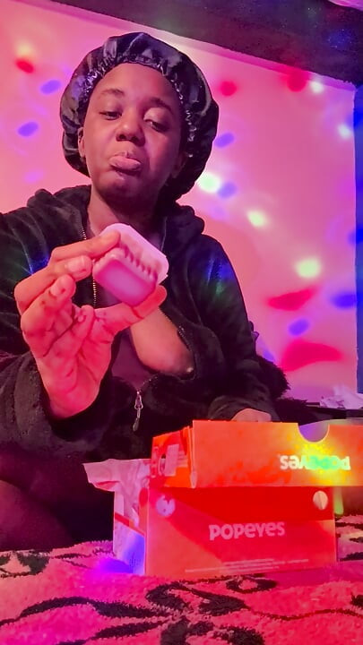 Eating POPEYES Mukbang