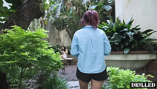 Ей было интересно трахнуть незнакомца