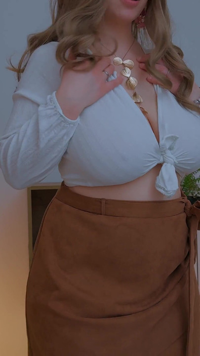 Sexy Striptease and Standing Masturbation of Chubby MILF