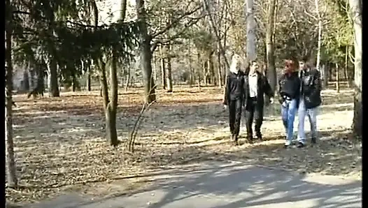 За Немецкими Дверями Усердно Трахают