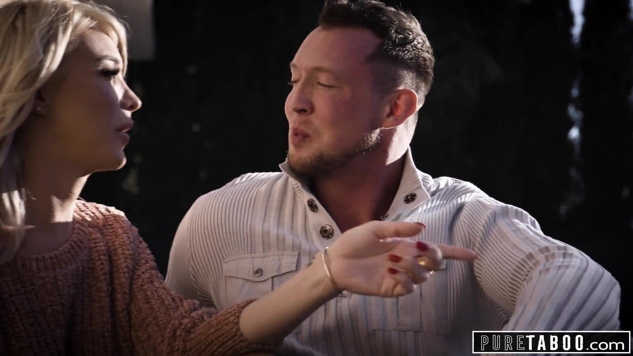 純粋なタブー、セクシートランスガールが悲しみの男をやる