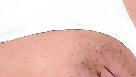Aku dapat video ini dari ponsel ibuku, dia kirim ke ayahku, tapi akulah yang masturbasi sambil menontonnya.