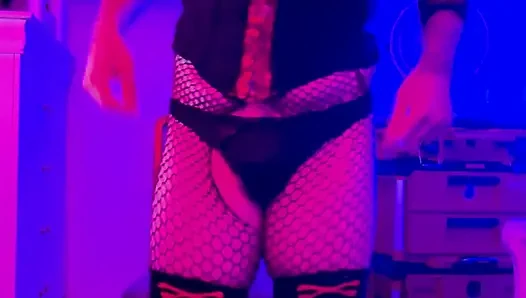 Toying solo TheXD needs new outfits send me some! Thanks you