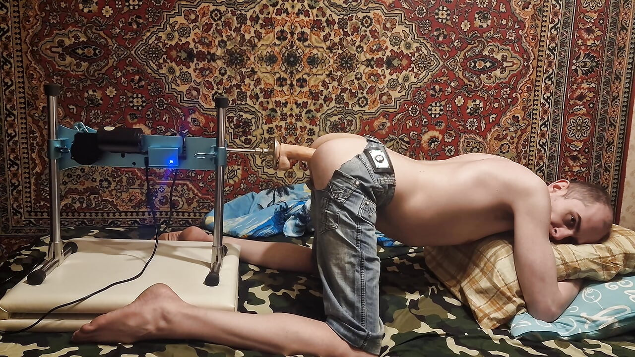 Sasha Earth in jeans Gets Her Hole Drilled by a Huge Dildo on a Fuck Machine
