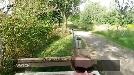Rövid, gyors szabadtéri creampie