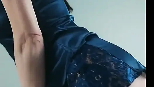 Tante seksi ini goyangin dan goyang pantatnya dengan kalkun, dia pengen banget pantatnya dimasukin kontolmu! Ginnagg