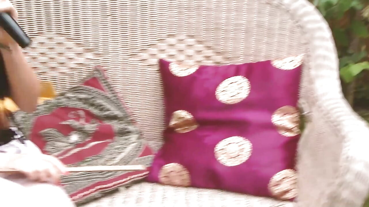 Ljubavnici Velikih Kurčeva Scena-2 Seksi plavuša s velikim sisama u donjem rublju jebe se u vrtu sa susjedovim velikim kurcem