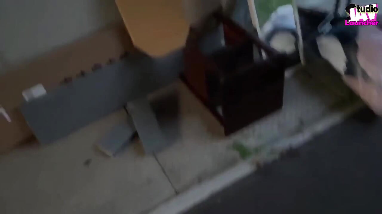 Public Self-play - a True Ona-girl Records Her Quiet Peak on a City Walk Chapter-5
