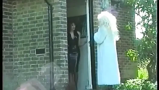 Karen lagi ganti baju