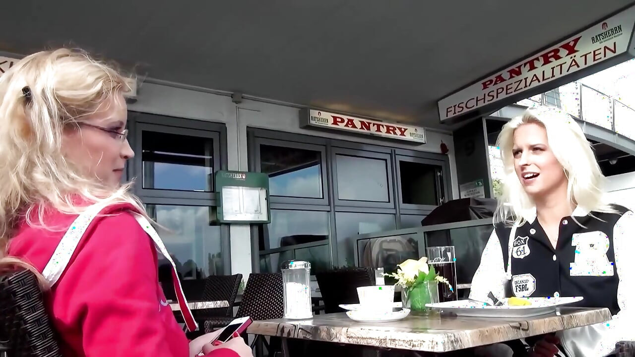 Aventurile picante ale lui Biggi Bardot în Hamburg în timp ce se fute