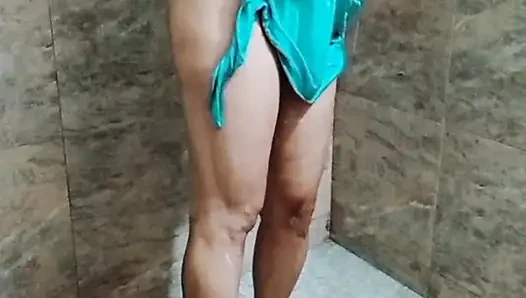 Banyo gösterisi rol yapma
