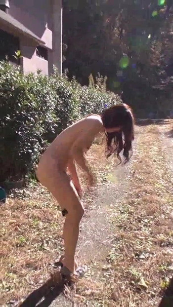 "Genç kız ve yaşlı erkeklerle amatör Japon seks filmi. Çeşitli seks sahneleri"