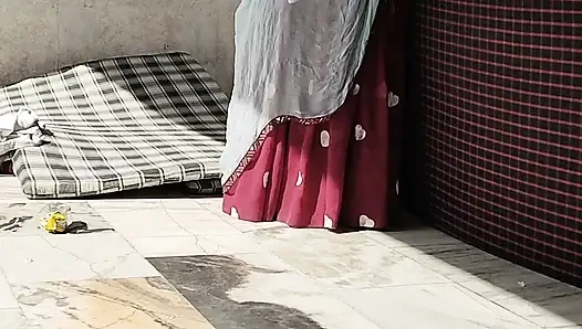Hot pushpa bhabhi bathroom me boobs ko sahla rahi