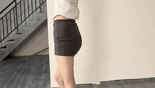 An Office Lady, After Work, Secretly Asks Her Host for a Job Appointment Behind Her Boyfriend's Back