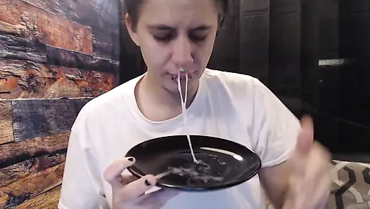 Tıknaz çiğneme sümüklü akşam yemeği