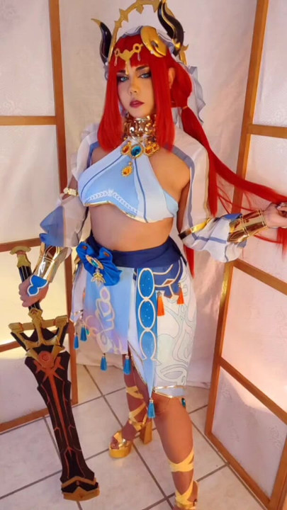 Momento icônico de "Nilou Genshin impacta cosplay"