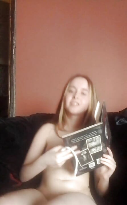 Намагаюся читати під час використання мого вібратора