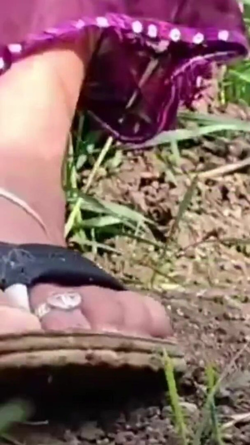In the outdoor fields, my stepsister is fingering her ass in the pussy, the cock is erect, seeing tearing pussy. | Clip 1