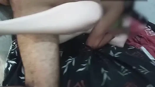 Ich fange den cuckold-ehemann an, zuzusehen, wie ich oral auf einem monsterschwanz performe
