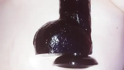Heiße Nasse Milf, Ferkelchen hat Spaß mit einen Monsterdildo, wird tief gestopft