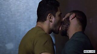 Dato Foland, Diego Reyes e Nicolas Brooks desfrutam de sexo a três