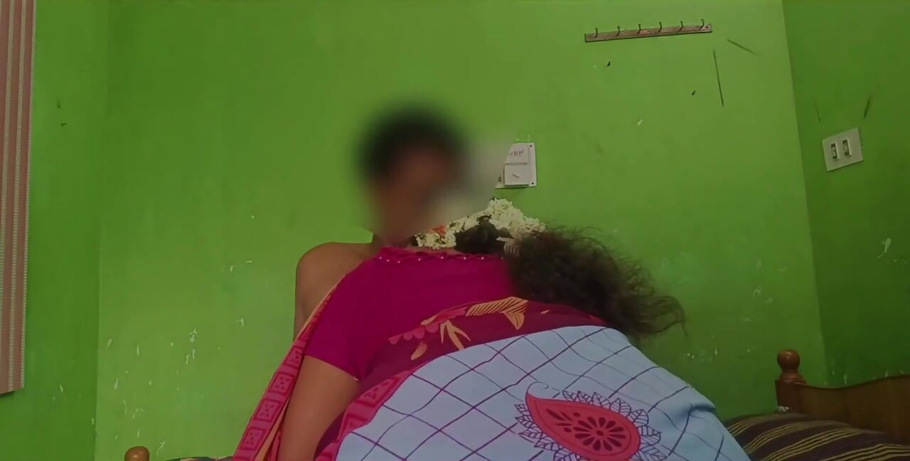Ammu melepas romansa saree dengan teman laki-laki