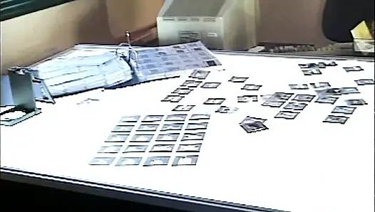 İki azgın lezbiyen birbirleriyle seks yapmak için mutlu