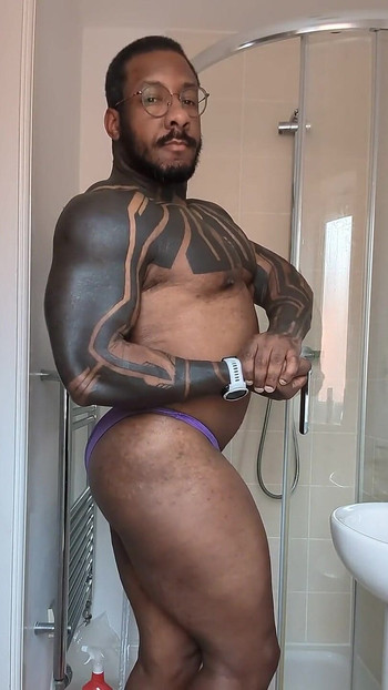 为教练摆姿势。Amadeus Mode