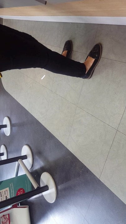 Britanska milf igra se cipelama